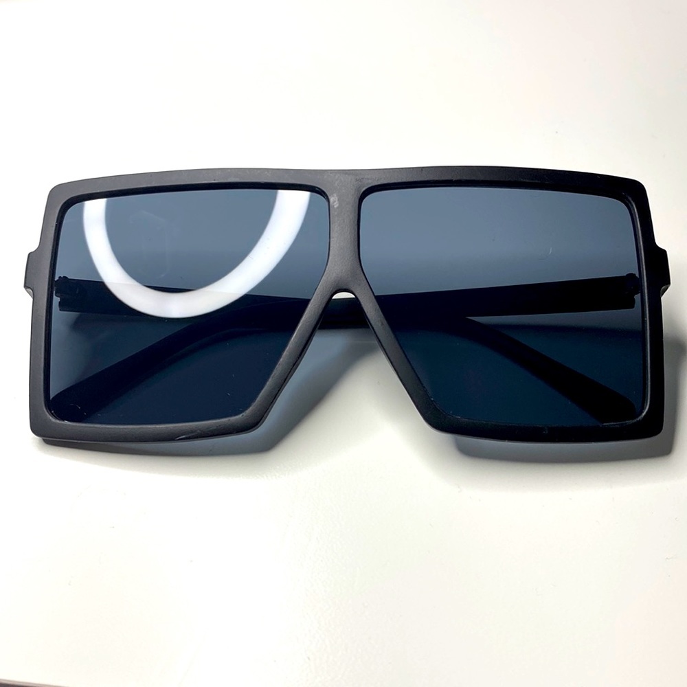 Large Shades in Black